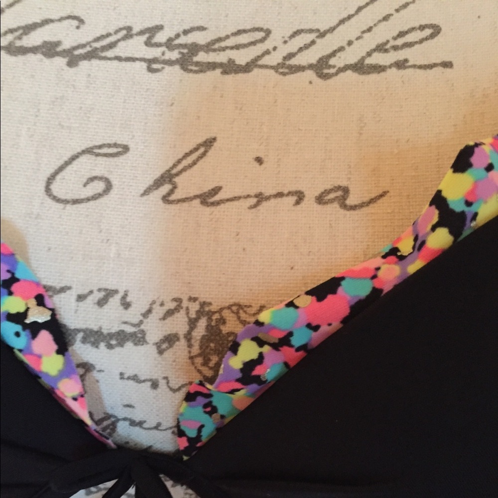 VS bathing suit - Picture 2 of 6